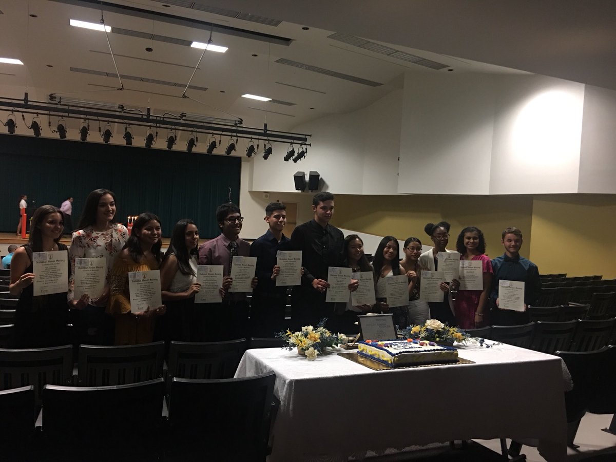 LennardHigh's tweet photo. Congratulations to our new National Honors Society members! Keep working hard! https://t.co/bSguCvK4O6