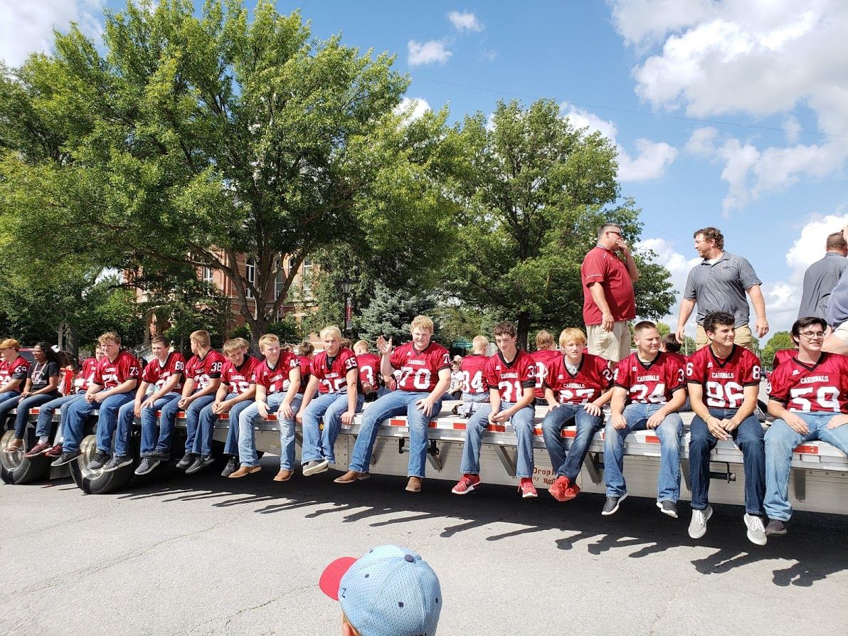 ThummelTrucking's tweet photo. We had a great time at the Clarinda Homecoming Parade on Friday! Go CARDS! #chscards #thummeltrucking #kttinc #smalltown #cards https://t.co/mMlInPaCnN