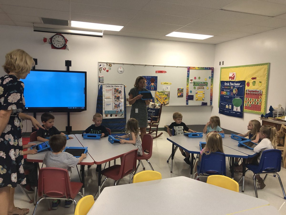 LilyGionet's tweet photo. Pre-K loved using their iPads today #Acsdghosts https://t.co/P0f3ASB6fR