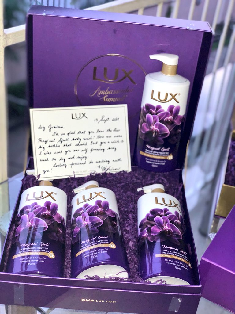 JemimaOsunde's tweet photo. Look what arrived today. My favorite fragrance of the lux botanicals. I exhausted my one bottle and they sent me 6!!! BIG SIZED BOTTLES 😍😍💜💜 sooo in love! #relationshipgoals #Lux&amp;Jemima #loveit #magicalspell #luxbotanicals #iammorethanyoucansee https://t.co/KmPJ8JARxS