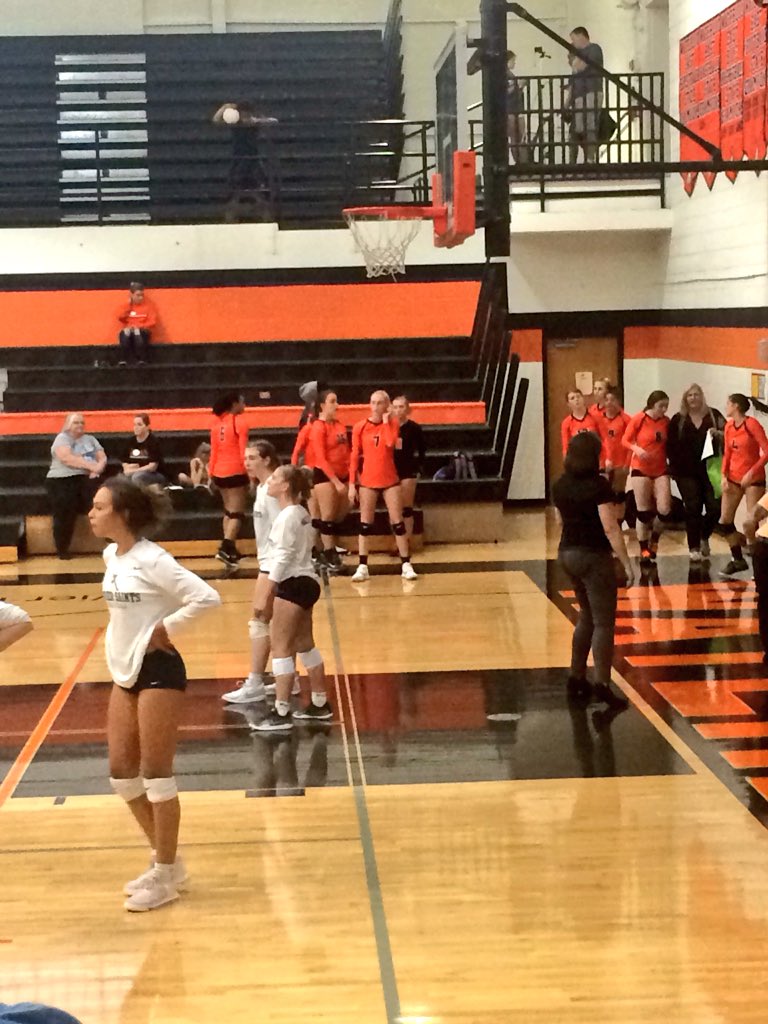 #1 ranked in 4A Cedar Rapids Xavier set to take on Waterloo East! Highlights coming soon 
#iahsvb