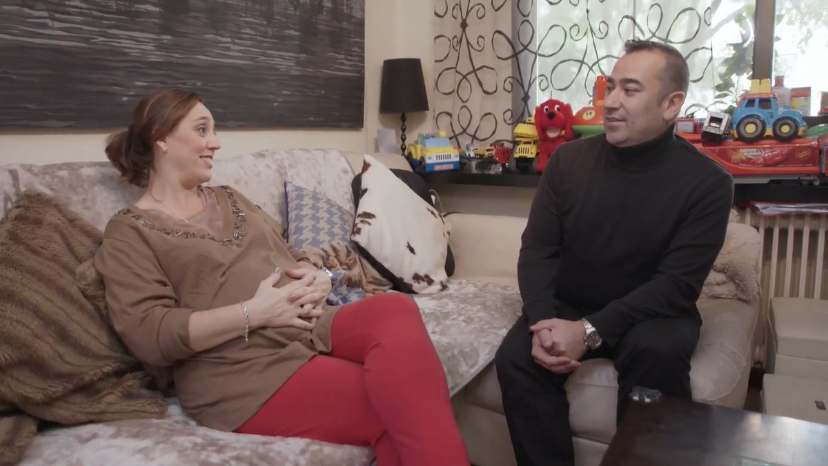 Teresa y Víctor recibieron la noticia de su embarazo múltiple con sorpresa🤰. En un par de meses llegarán un niño y una niña a la familia. Han de afrontar el agobio que les supone. #MamásyPapásTVE