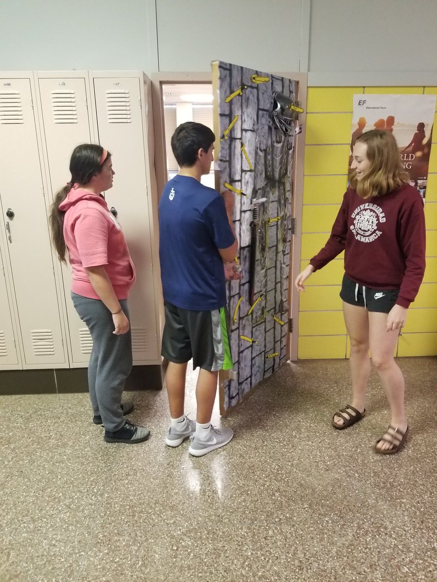 travlamb's tweet photo. Props to Mark @HaydenCommSyst @HaydenHigh for some clever ideas today! #work #doordec #haydenproud https://t.co/vfeRRv65Pq