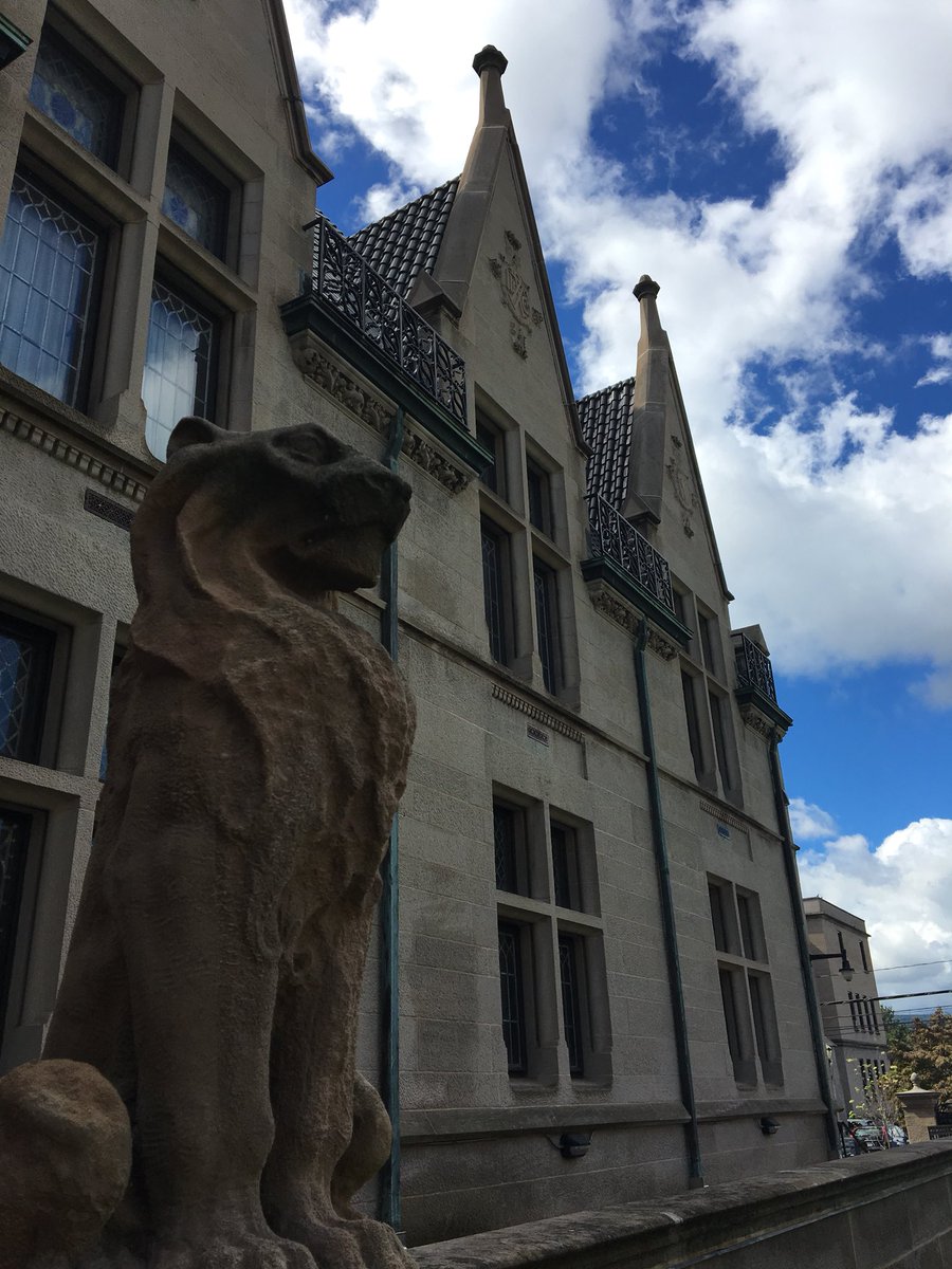 MotherOfMittenz's tweet photo. @neilhimself, I am the luckiest girl in the world. This is the Library I grew up in. This is my Home.
#albrightmemoriallibrary #scranton
#librarians
#books
#libraries https://t.co/80va6Z36kN