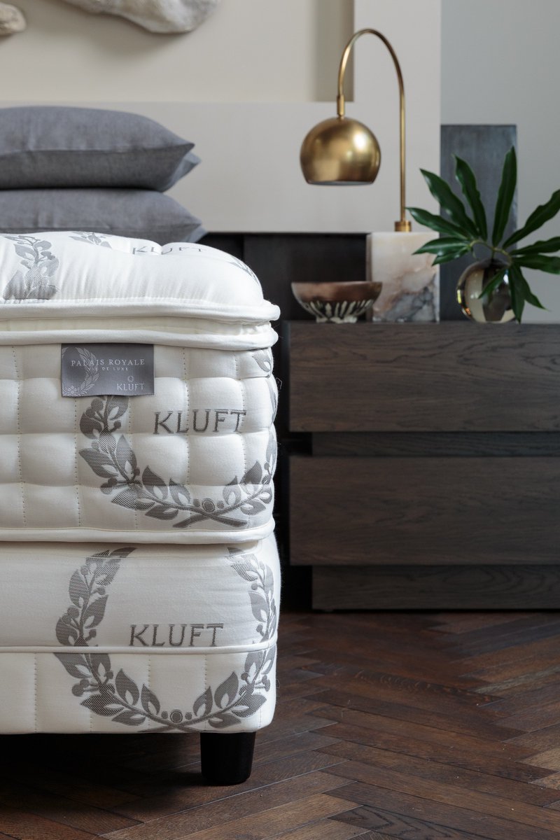 The Palais Royale Vie De Luxe is handcrafted with layer upon layer of the world’s finest materials to provide maximum pressure relief, extraordinary support and unsurpassed comfort.

#Kluft #Luxury #Mattress #Harrods #Bloomingdales #Hudsonsbay
