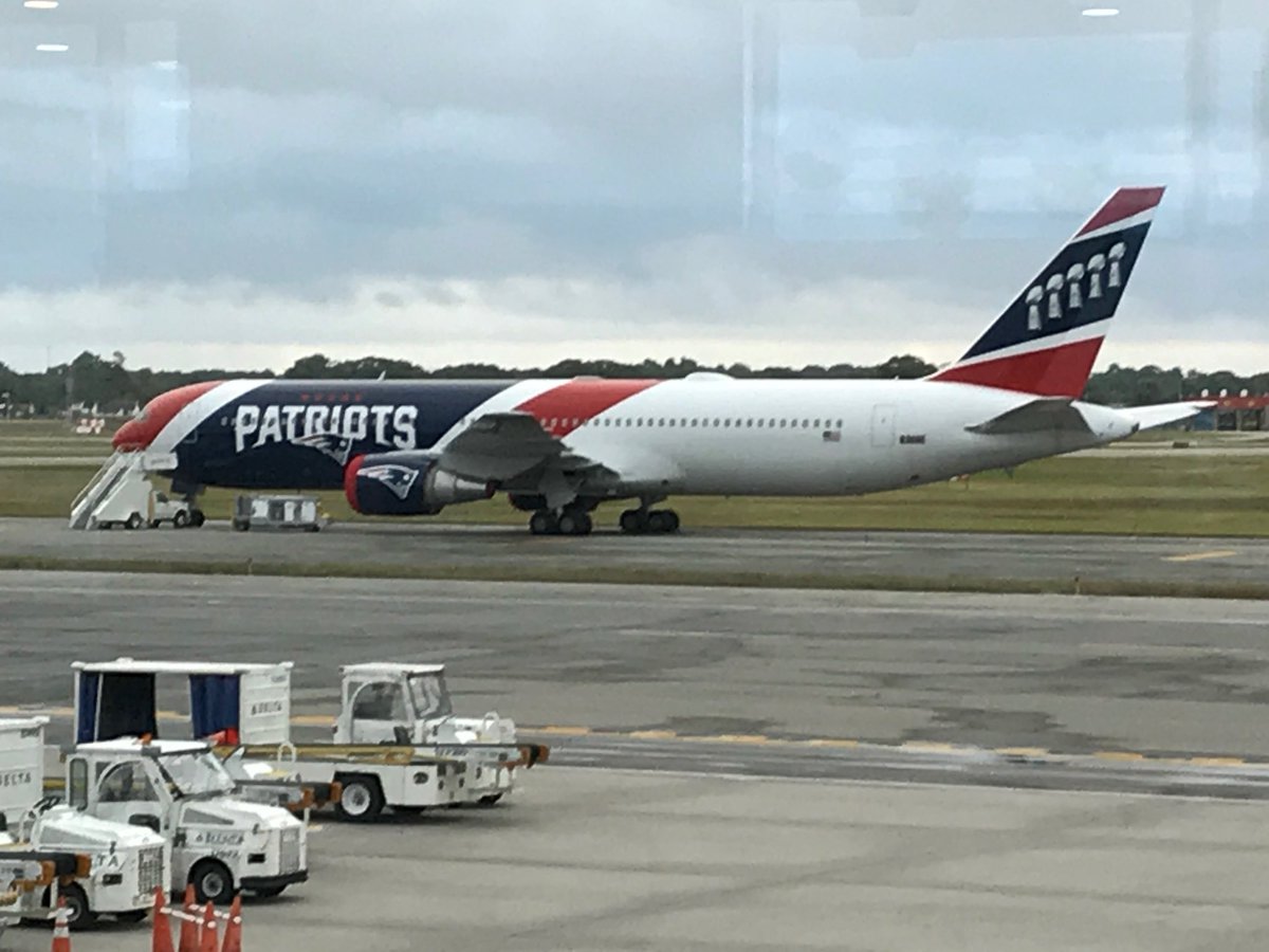Page Keeley On Twitter Look Whose Plane Was Parked On The Tarmac At Tfgreen Airport This Morning 5 Trophies On The Tail Patriots Gopats Newengland Tfgreen Https T Co Bnvabm41zq