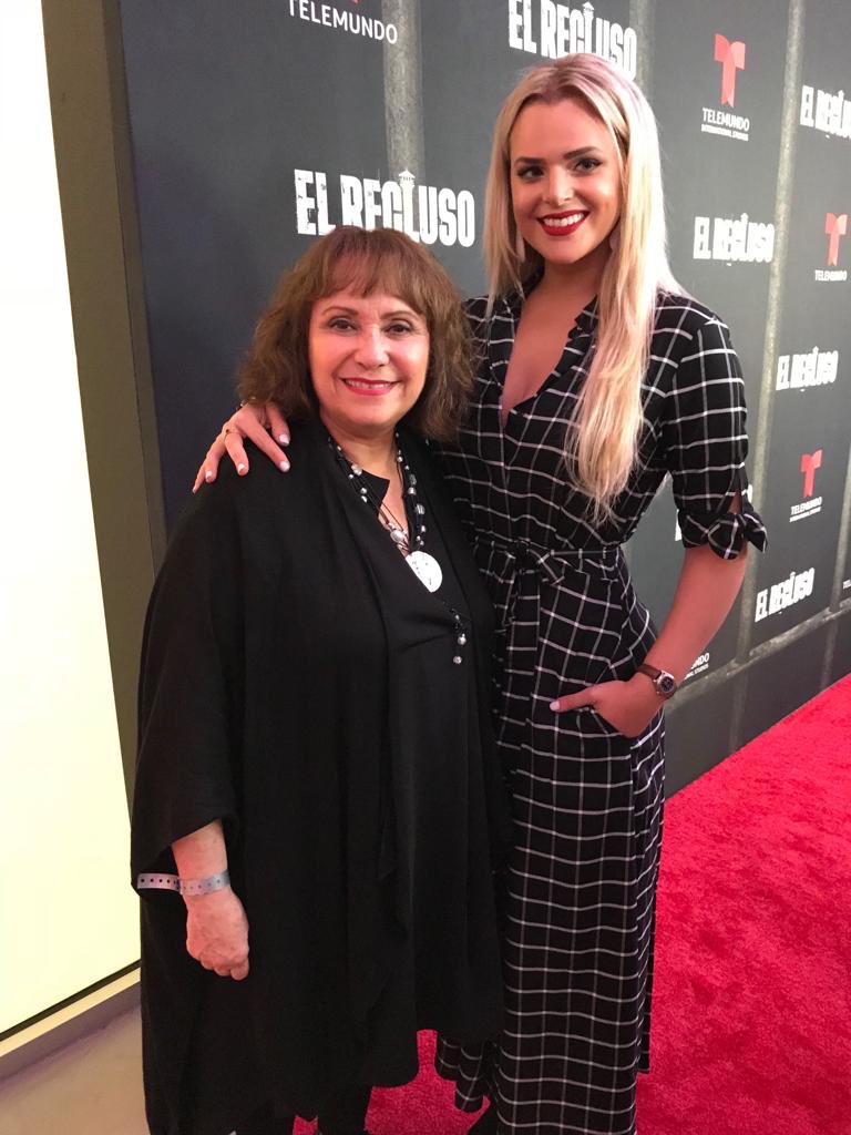 LatinIconos's tweet photo. Nuestros talentos en la alfombra roja del screening de #ElRecluso @telemundo 👏🏼 @siachoque @ximenaduque @Isacastillo7 https://t.co/gm2HIj1li4