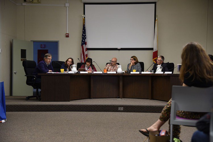 Editors from Palo Alto High School and Henry M. Gunn High School student publications will join the Palo Alto Weekly in asking school board candidates about a range of key district issues later this week in the first of multiple upcoming forums.
verdemagazine.com/student-journa…