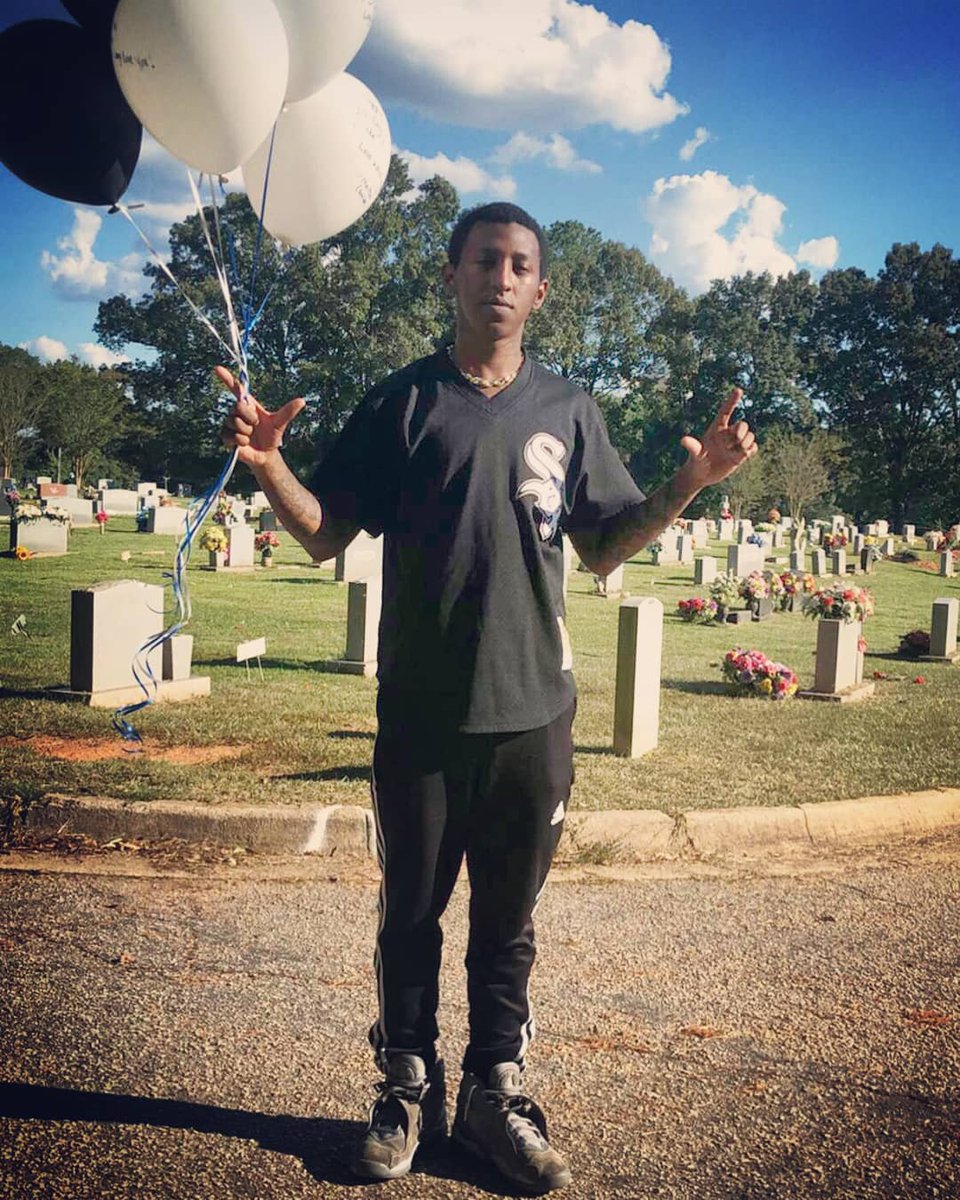 1waysnoop's tweet photo. Happy Gday My Brudda #LongLiveDrake🖤 https://t.co/FcbAGqYSw0