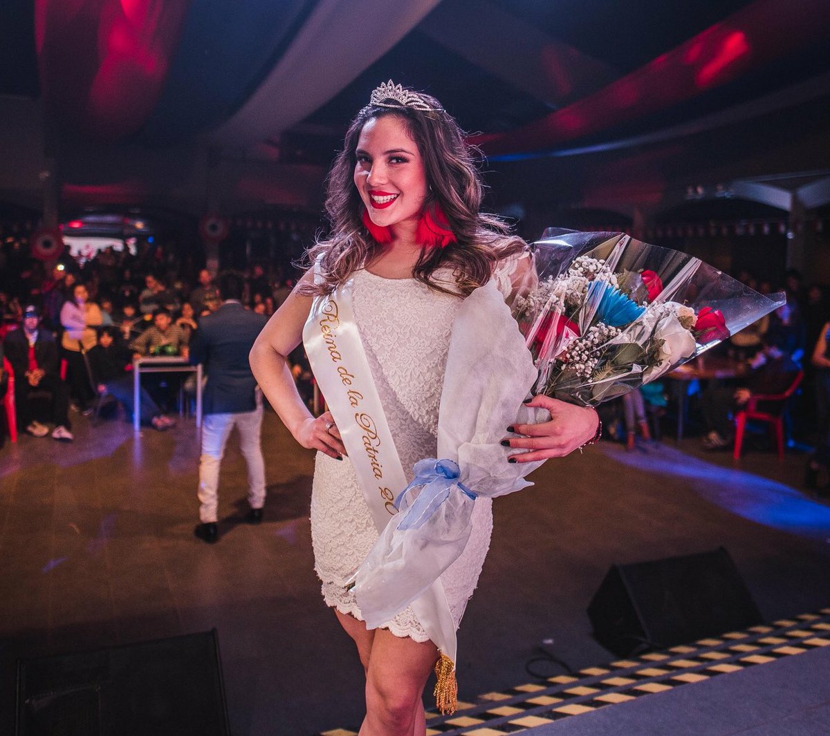 Rojo_TVN's tweet photo. 🎉🎉🎉 Tenemos reina 👸🏻🎉🎉 Gracias a todos los que nos apoyaron a convertir a Chantal Gayoso en nuestra reina del Festival de la Patria 🇨🇱 Felicidades 🎈🎊🍾 #RojoTVN https://t.co/yibQ5StfHm
