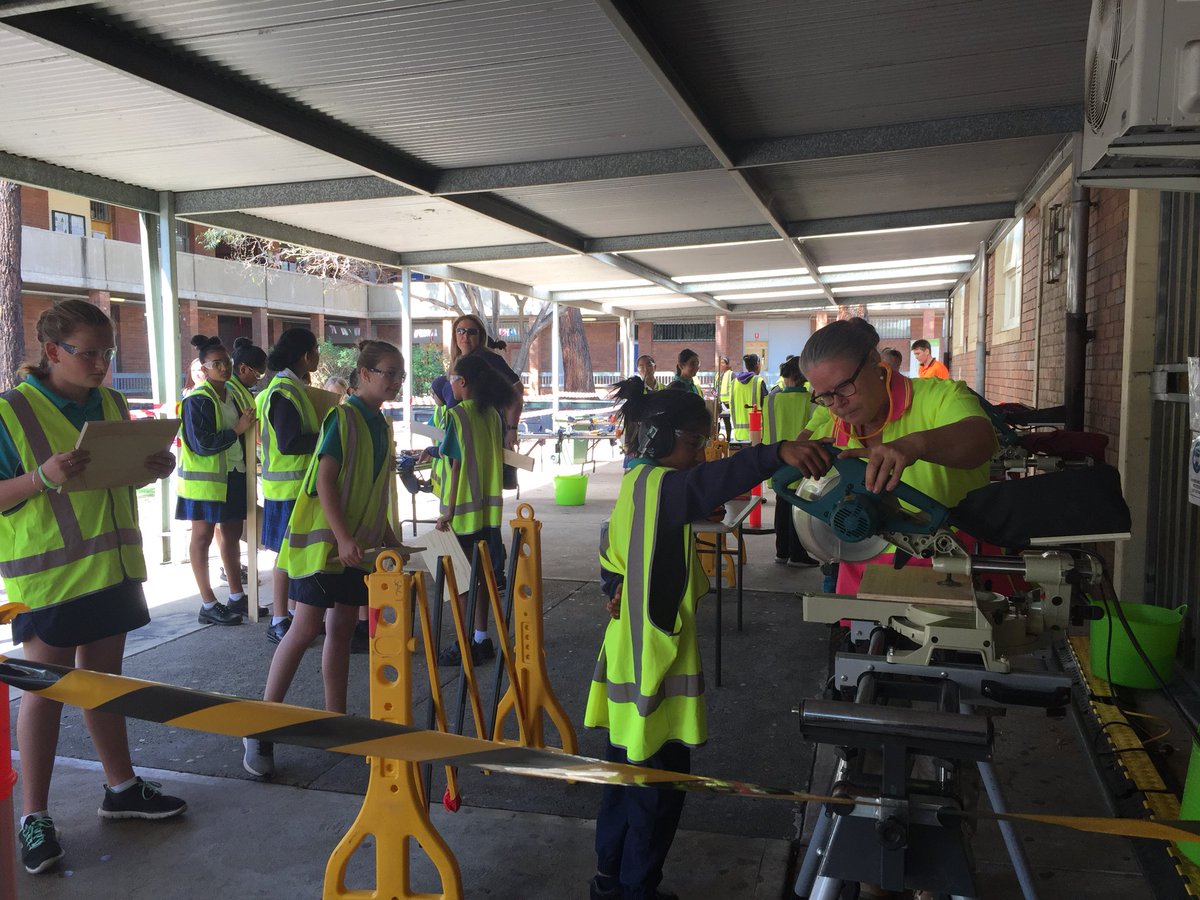 SammieBawden's tweet image. Try a Trade Day with Warwick Farm PS @LiverpoolGirlsH @linktradeswomen @WarwickFarmPS #jobshavenogender #communityofschools