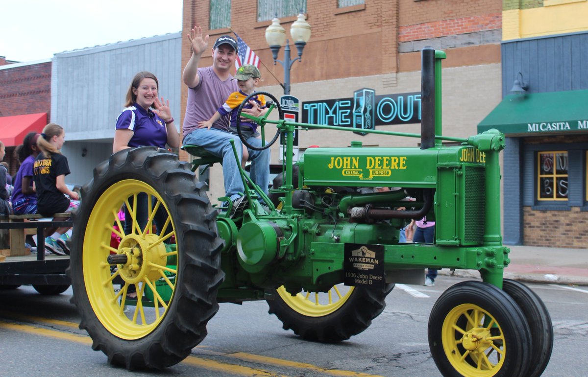 Nevada, IA FFA on Twitter "Joe, Kristin & Louie Wakeman on John Deere