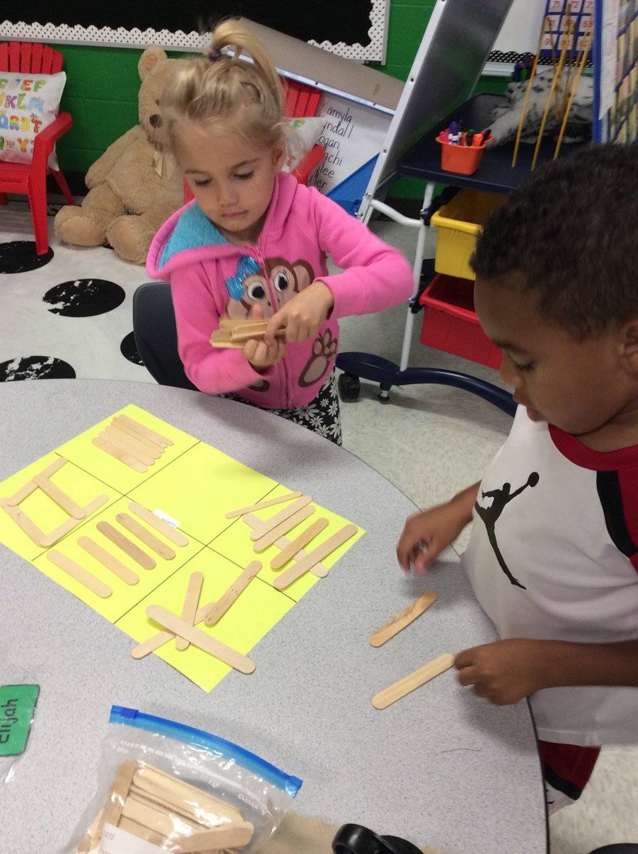 HuhmanMs's tweet image. Working with partners to find different ways to make 5 using different manipulatives. #CREteach