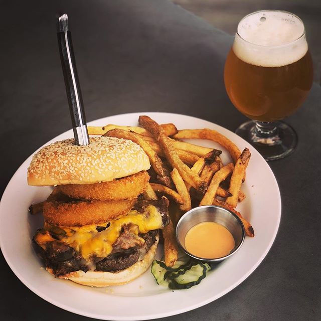 Happy #nationalcheesburgerday from your friendly neighborhood <a href="/highlandtap/">Highland Tap</a> staff! Come celebrate with our grass fed Tap Burger- topped with smoked pulled pork, American and cheddar cheeses, and two crunchy onion rings. Pictured with @outerrangebrewingco … ift.tt/2OvI8eh