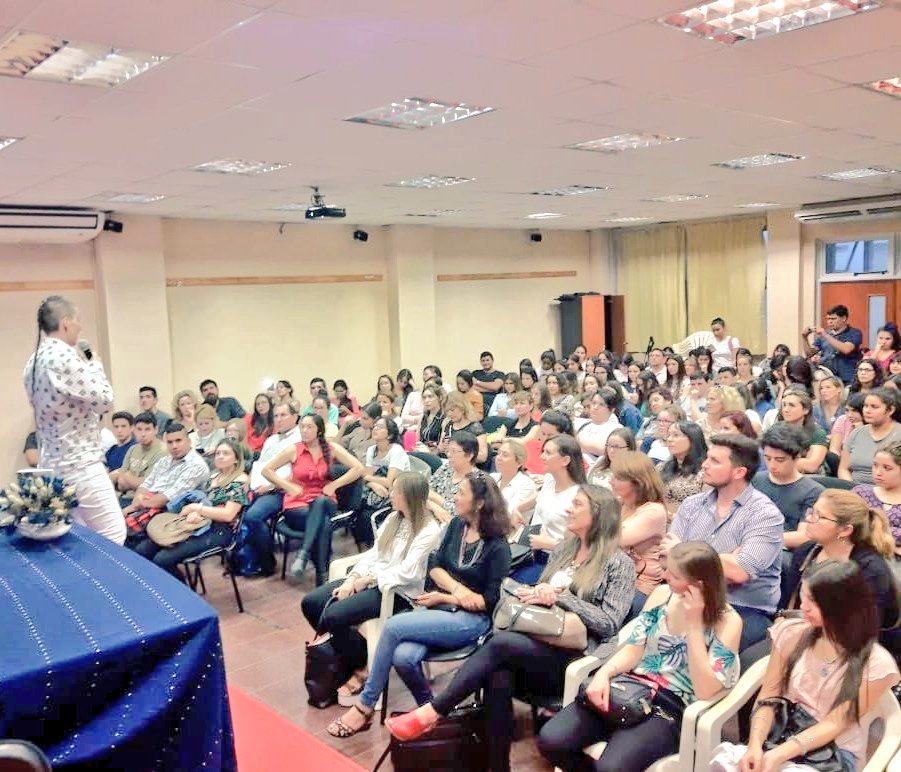 Arcangelinas333's tweet photo. Participamos de la exposición de la periodista y pedagoga #KittySanders en su experiencia como investigadora en redes de trata y prosxenetismo en el mundo.
Organizado por @posadasequidad y @un_misiones
#MisionesContraLaTrata https://t.co/zLzO9nKyjG
