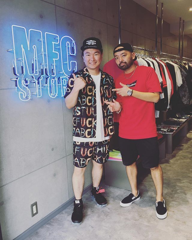yamauchi0117's tweet photo. MFC STOREに初めて行ってきましたー！(￣▽￣)近藤さんにもお会いできて一緒にランチもさせていただきましたー(￣▽￣)スニーカーだけでなく、アパレル、MFC STOREのTシャツ、EXAMPLEのTシャツ、やばいですー！

また行きますーーー！

#mfc_store 
#かまいたち山内 
#nike 
#sneaker 
#example_wear https://t.co/Te3RcGYuUy