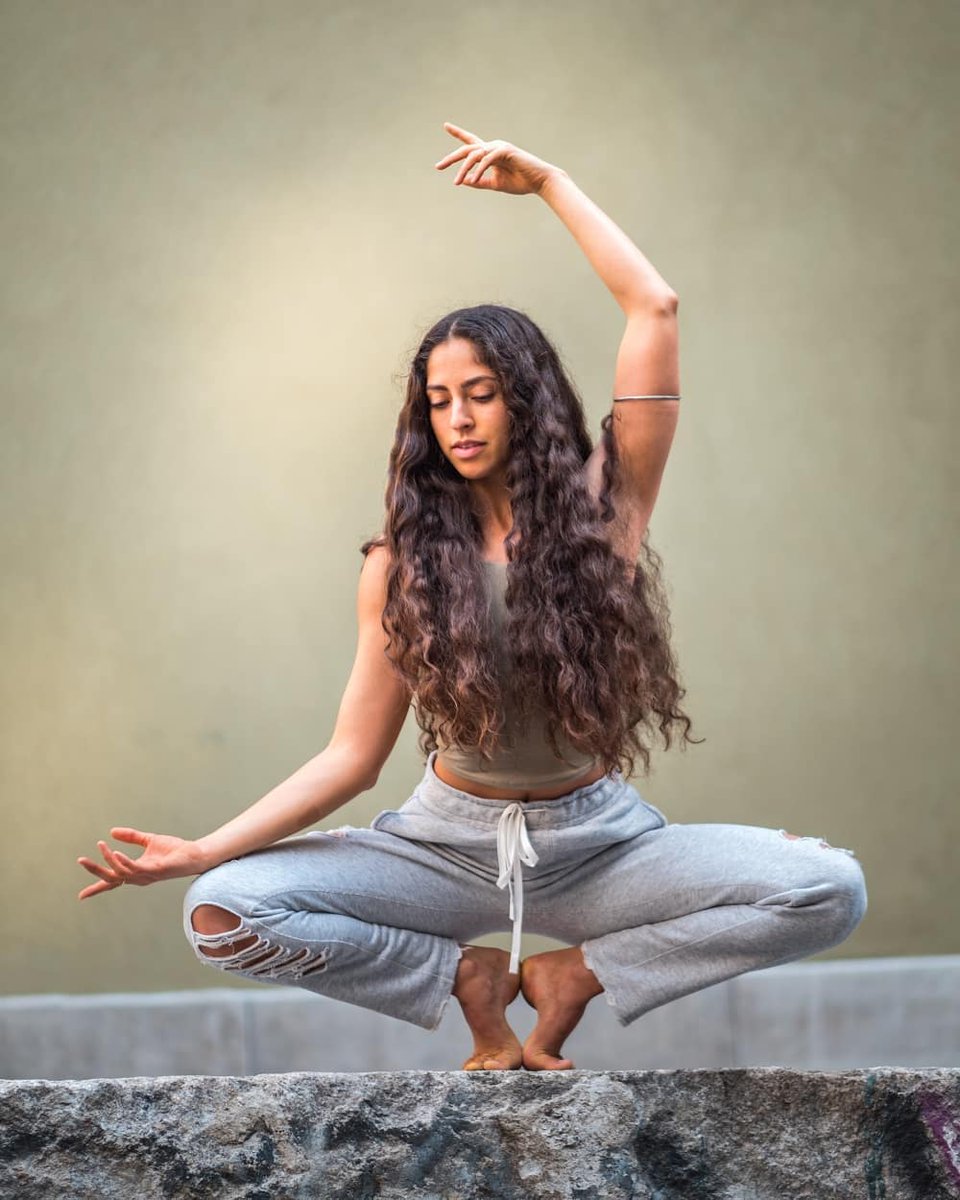 AwarenessBody's tweet image. Woman; 
a creation that holds the power 
to stir up the wildest of storms
yet, calm the most intense chaos. 
You are a living, breathing conduit 
of energy. Just remember to 
let it pour from your heart.
Photo by @sfreneenyc 
#mindfulness #BodyAwarenessForLife #WestAuckland