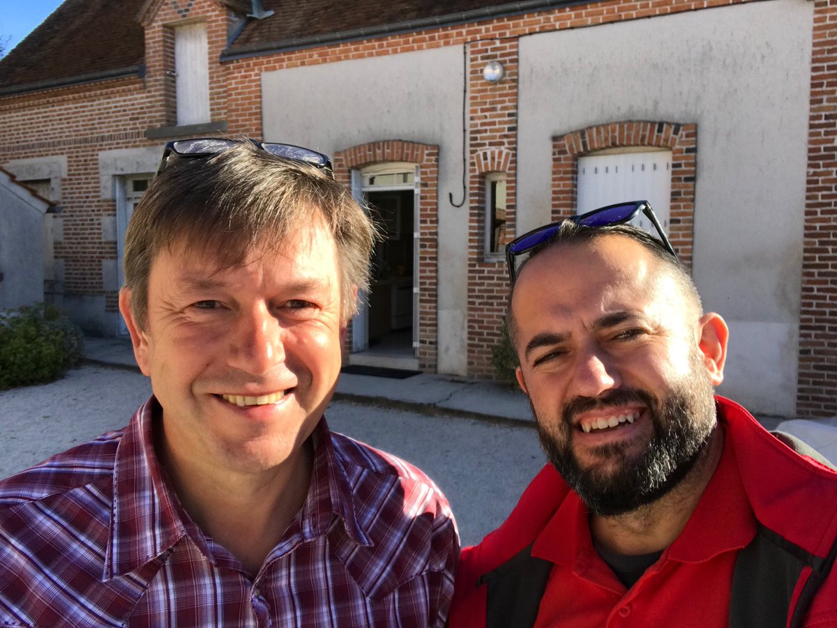 agrobrox's tweet photo. Visitando a @FthomasTcs en su finca. Francia. Aprendiendo aspectos de #agriculturadeconservacion #nolaboreo #siembradirecta https://t.co/1CMNtsheUO