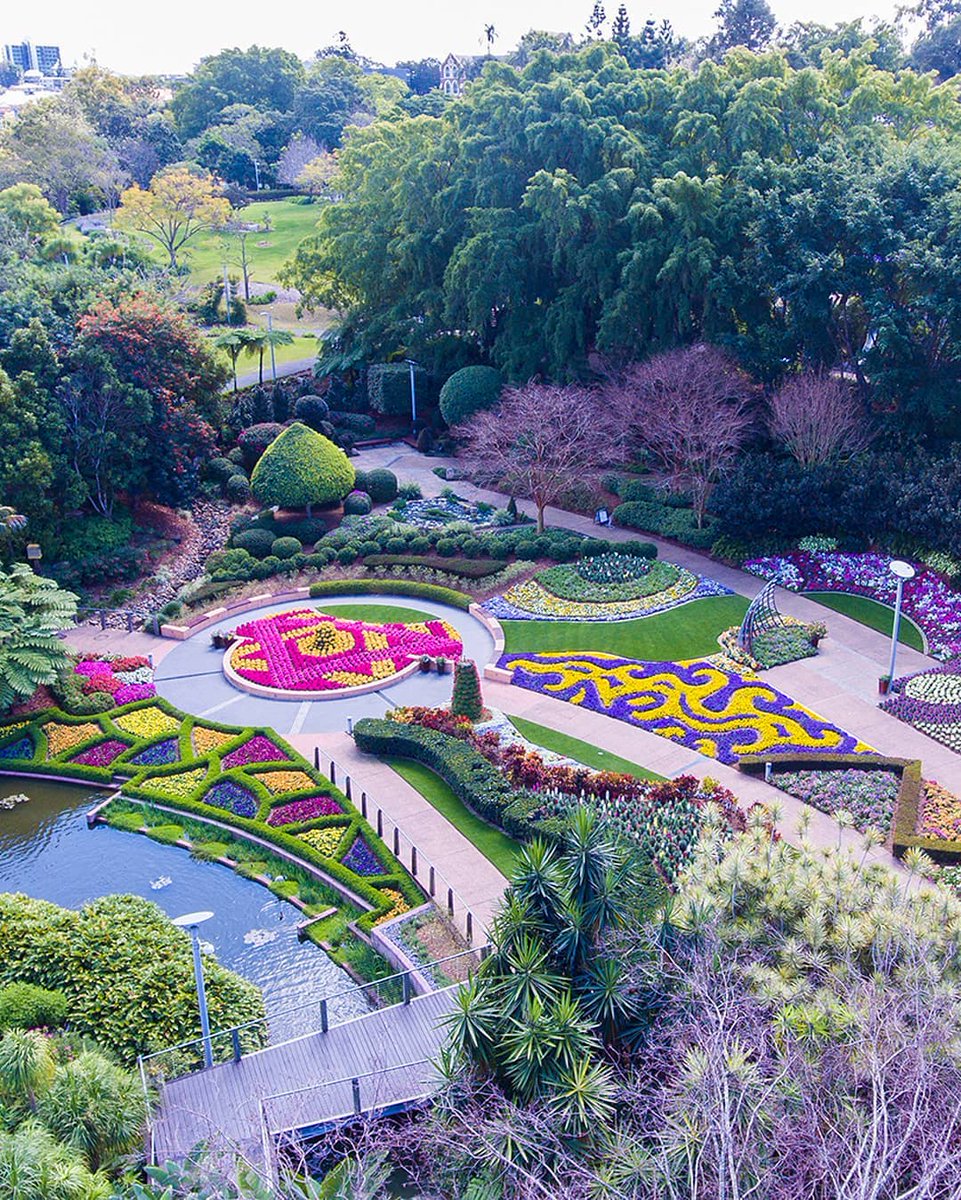 visitbrisbane's tweet photo. Would you believe this oasis is in the heart of @Brisbane_City?

Find the Spectacle Garden and plenty of open, green spaces in Roma Street Parkland 🌸☀️

#brisbaneanyday #thisisbrisbane https://t.co/KdIrBxJgbq