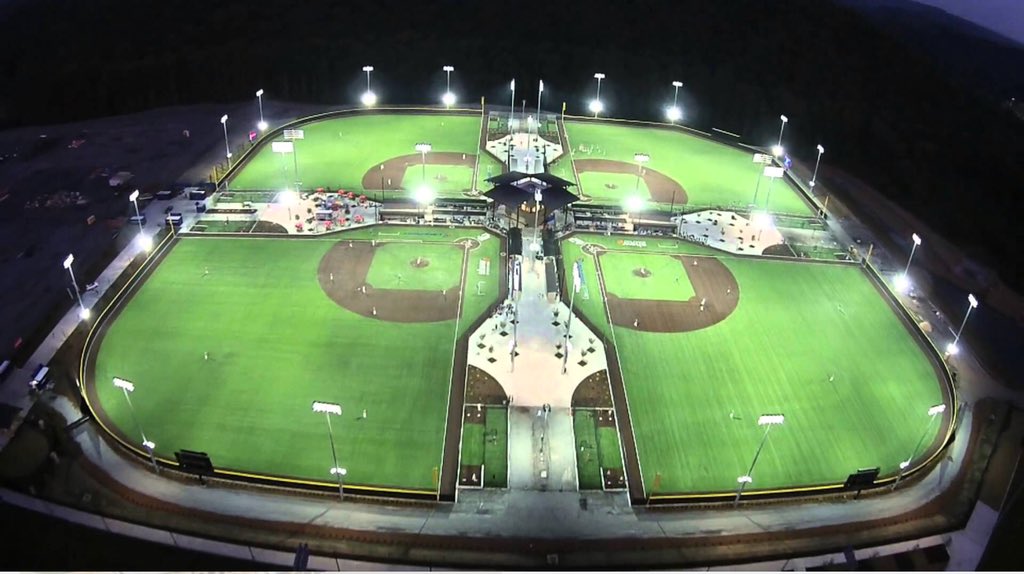 GD4Baseball's tweet photo. Grind Till We Sign!!! Our Great Day 4 Baseball students Jeffery Lonon, Orlando Carter, Moises Mejia and Austin Tse will be playing with the 360 Hawks in Atlanta, GA in the Perfect Game tournament this weekend! #theprocess #gd4b #gdgrindsession #showcasetheskills https://t.co/VxSWYOcnMe