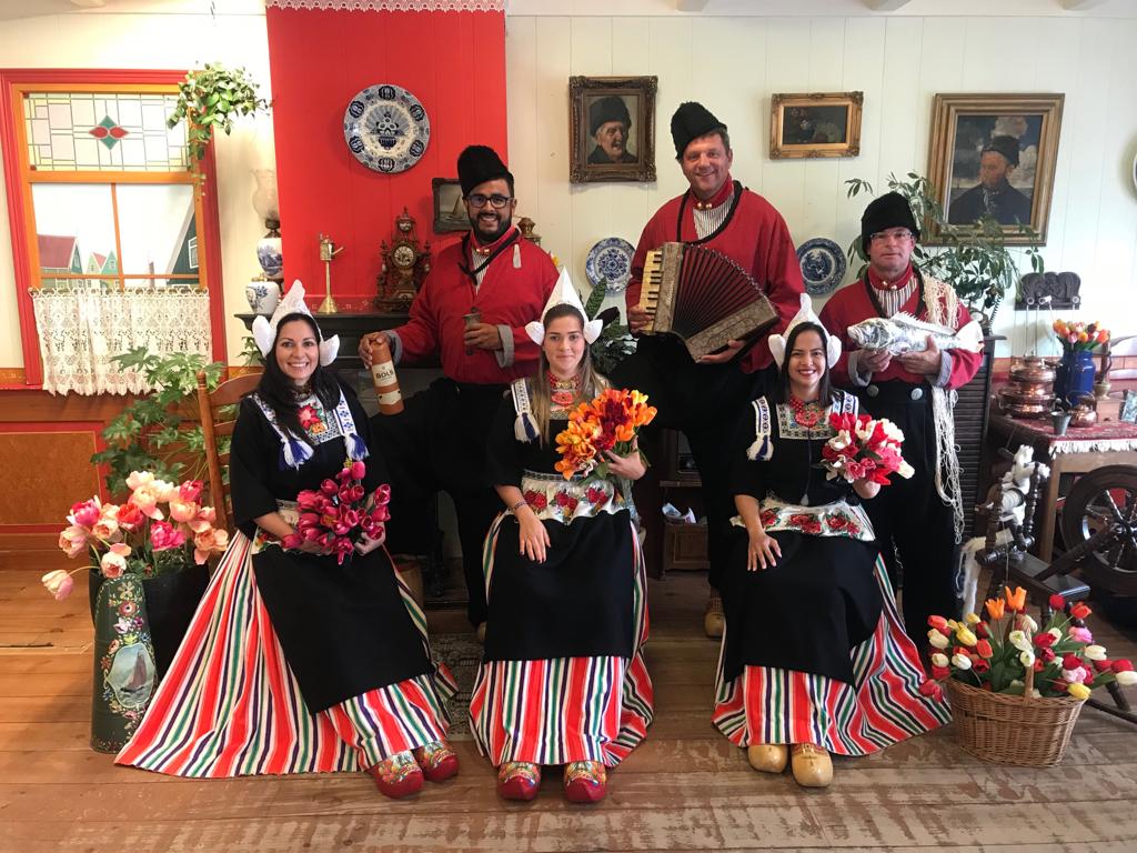 Last weekend our colleagues Maribel and Roger from Rica Fruta visited <a href="/Levarht/">Levarht</a> together with our complete Costa Rica melon team. A trip to one of our typical Dutch villages Volendam, was part of the trip. 
Looking good Frank!