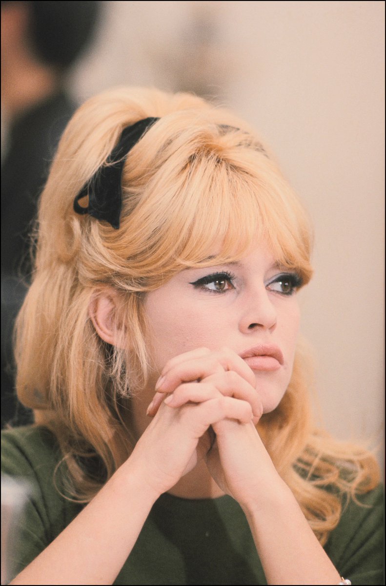 GlamourSpain's tweet photo. "He tenido éxito en la vida. Ahora intento hacer de mi vida un éxito" ♡ #BrigitteBardot #FelizMiércoles. https://t.co/7BMYtnG50G