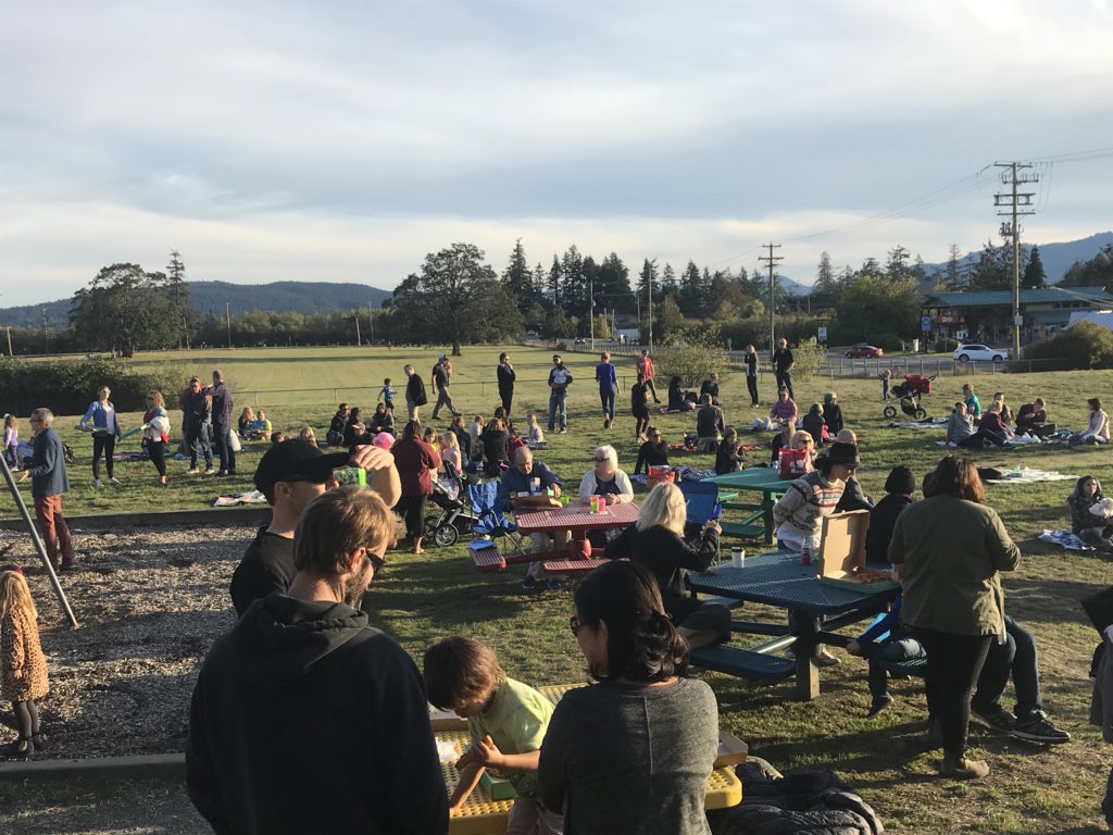 SD63DeepCove's tweet photo. Get to know your school night @SD63DeepCove #community #meetthecreature #wearedeepcove https://t.co/JoXdxv00L5
