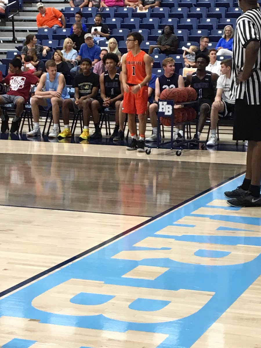 GravetteHoops's tweet photo. SR Drake Short competing in the United Way 3 Point Competition to help raise money for the United Way! https://t.co/wF7A12IlV9
