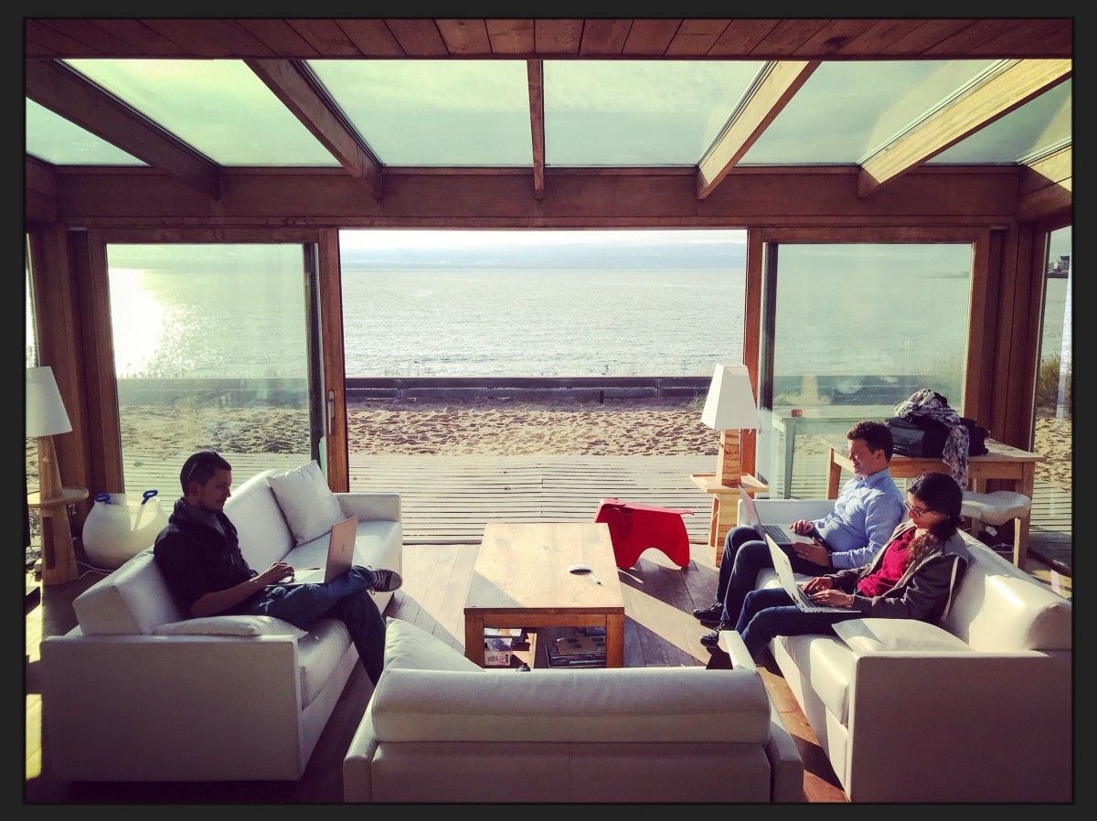 Why, who and when going remote? buff.ly/2u0bDwM #startup #remotework