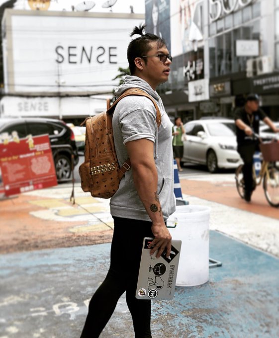 Life is all about giving. #heroathletes #giveback https://t.co/4srhTTLlo8<a href="/tag/heroathletes"class="tags">#heroathletes</a><a href="/tag/giveback"class="tags">#giveback</a>