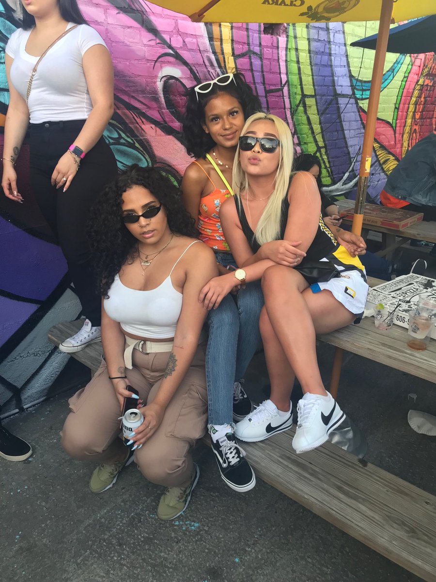 marleydarling_'s tweet image. My first #pizzazoo 😍