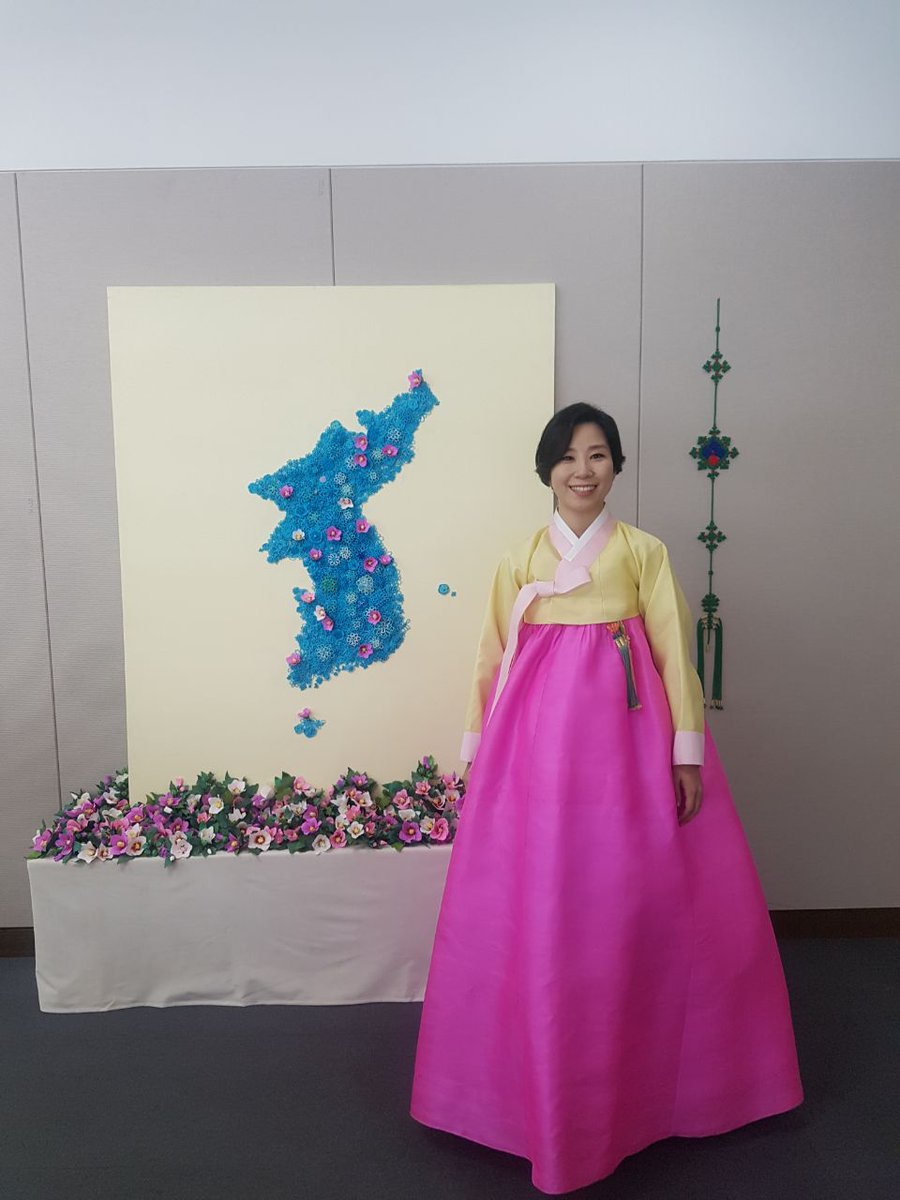 Yoon42013824's tweet photo. Click before the map of the Korean Peninsula wearing Hanbok with all my heart hoping to realize world peace and unification of Korea!

Today I will stand in front of a number of people. "Let's realize peace.
We are one!"

#WorldPeace #peace #WARP #DPCW #IWPG https://t.co/1KUt76EAi4