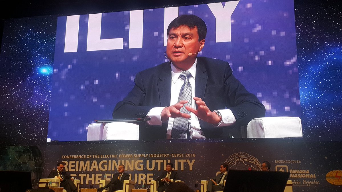 1SarawakEnergy's tweet image. A sustainable &amp;amp; lower carbon energy future as a digital utility that delivers affordable, reliable &amp;amp; predominantly renewable power-GCEO Sharbini Suhaili shares our roadmap with national &amp;amp; international audience at CEPSI 2018
#decarbonisingpowersystems
#digitalutility
 #cepsi2018