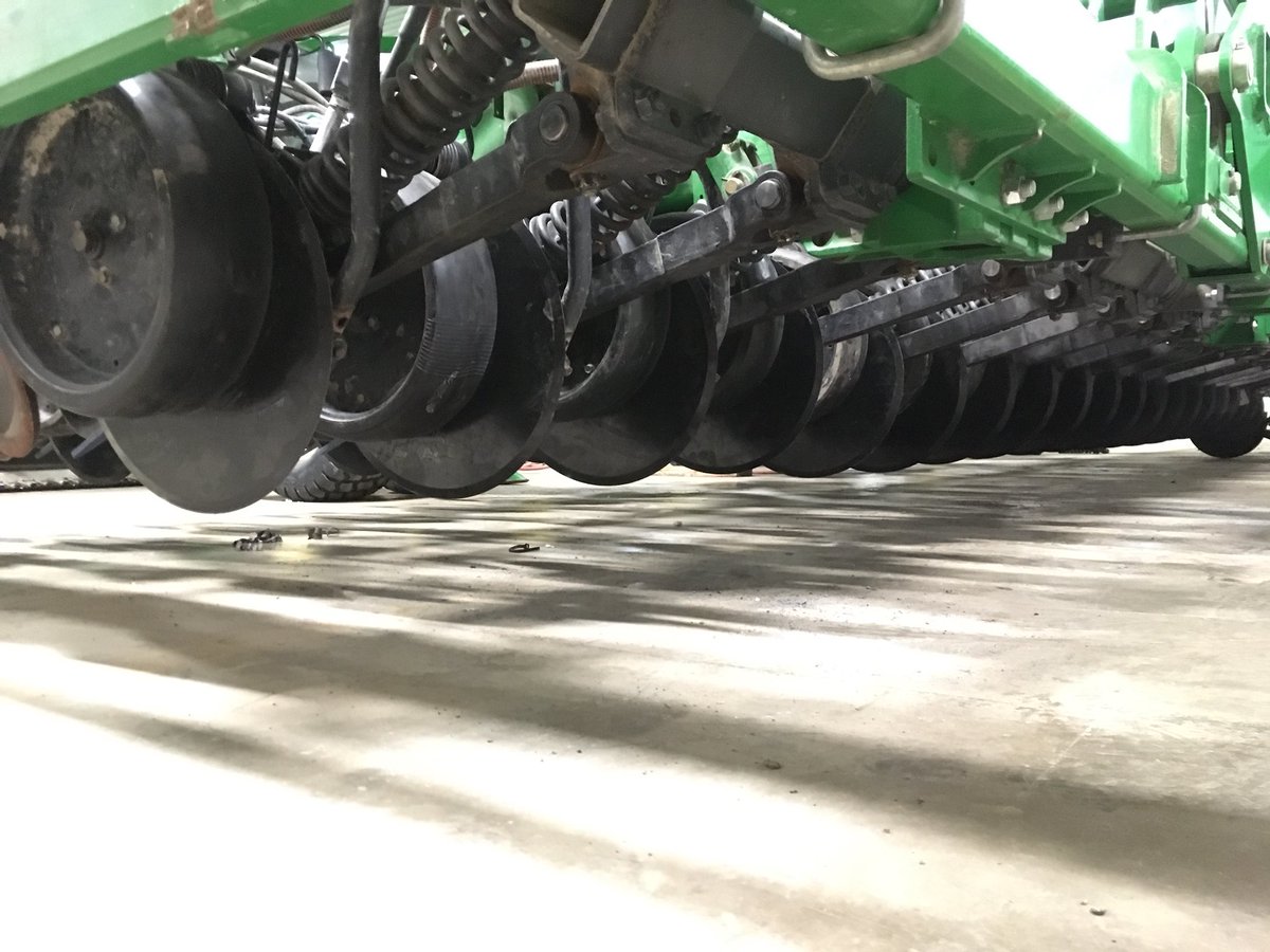 farmboy8400's tweet photo. 25’ of rebuilt airseeder row units on, 25’ to go!
The guys in the shop are making good time on a big but much needed rebuild. Should be done just in time to head to the field #fingerscrossed #OntAg #shopstuff #harvest18 #plant18 https://t.co/yq3jwkwp4q