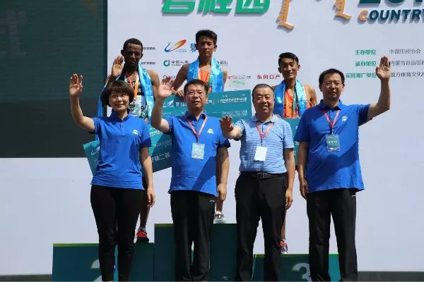 hzmarathon's tweet photo. The Chinese champion of 2017 #hangzhoumarathon Li Chunhui, a handsome boy from Inner Mongolia. https://t.co/2KewJDXXbS