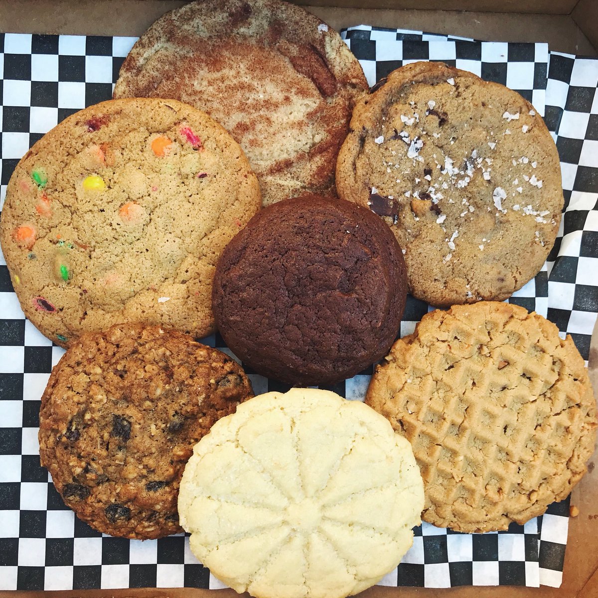 noxcookiebar's tweet photo. around the clock delish 🕗🍪👅.
.
.
#cookiedelivery #freshcookies #dessertpost #foodie #bayareabakery #freshlybaked #warmcookies #cookiepost #chocolatechipcookies #yummy #beautiful #cookielove #noxcookiebar #sanjose #sugar #chocolatechipcookie #delicious #tasty #cookie #warm https://t.co/4bIlFcOMND