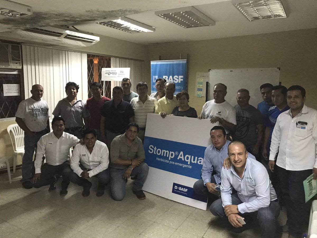 Miembros de la Asociación de Agropecuaria Ciudad de Macará recibiendo capacitación técnica sobre manejo de malezas y aplicación  de herbicidas en el cultivo de arroz