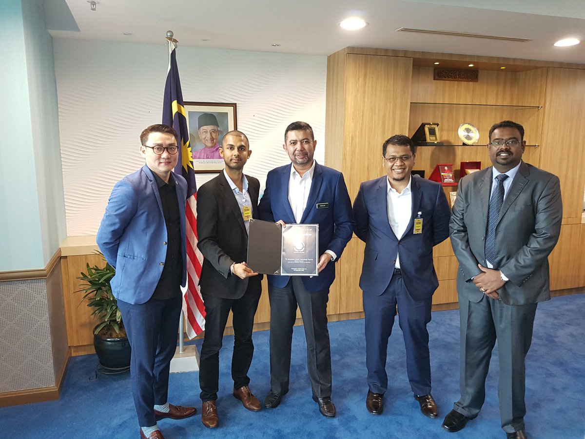 athipillai's tweet photo. @marzukiyahya70 Thank you for your time to meet us this morning YB. @chrisdanielwong @farozenadar #ungc #wismaputra https://t.co/H8b9hG4Pme