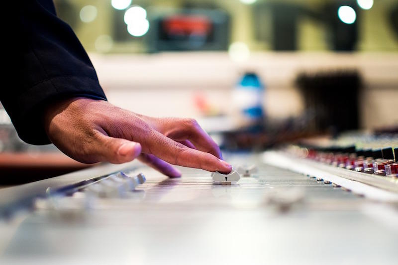 Free #Webinar on Wednesday, Sept 19th at 7PM Eastern/4PM Pacific, to learn 5 DIY #mixing #tricks that will help you get your songs #radio ready. #musicproduction

>>> bit.ly/2NSi0gK