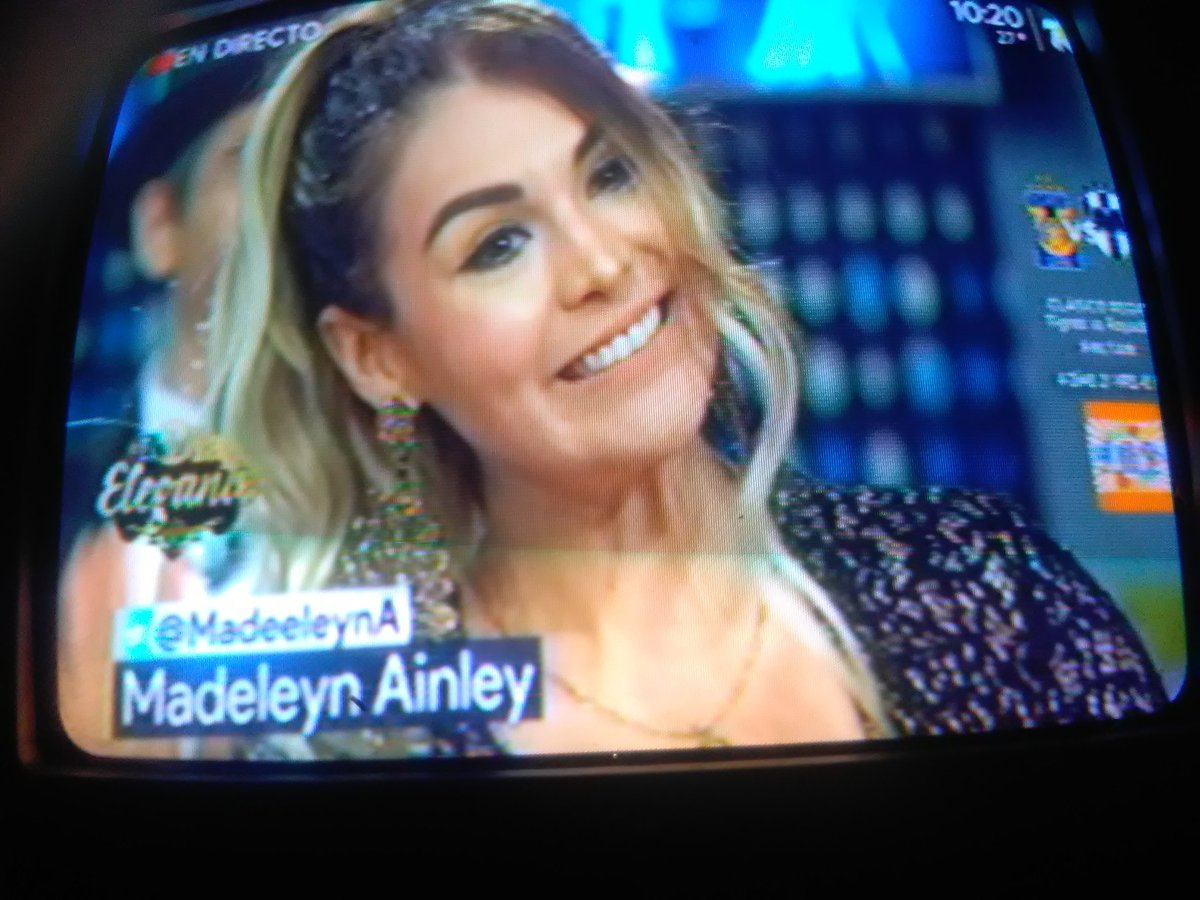 JuliaaJG10's tweet photo. Viendo a la más guapa dé #EsShowEnEl6 en él #ElDíaElegante @madeeleynA 😍😍❤❤😊😘😳 https://t.co/f3sn5SVGIB