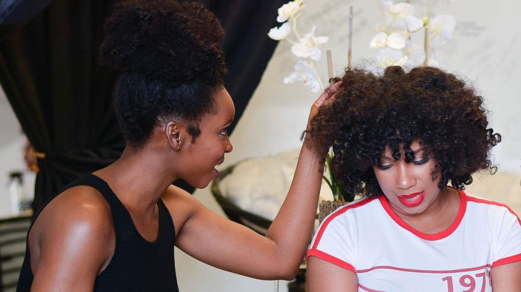 techiepoppins's tweet photo. Social media birthed the modern DIY #blackhair movement. So whats next on the #digital horizon for black hair? Check my post this week about the digital future of the black hair experience. https://t.co/lAoaChH5kS https://t.co/INfl7WjZl7