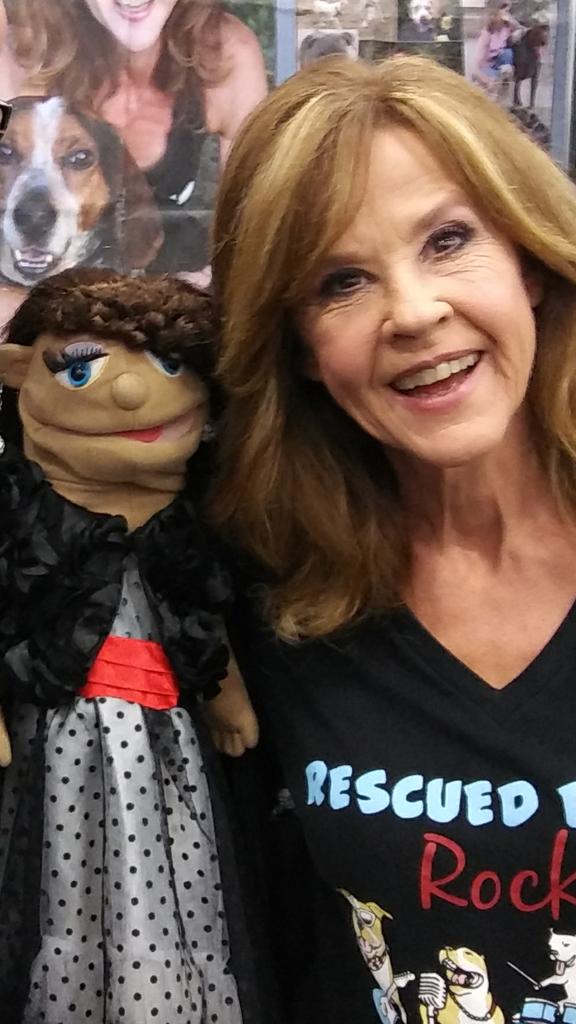 ChefDallion's tweet photo. Bobby Joe Faye with the great Linda Blair. @LindaBlairWF #lindablair #rosecitycomiccon #TheExorcist https://t.co/IKfhrfuisi