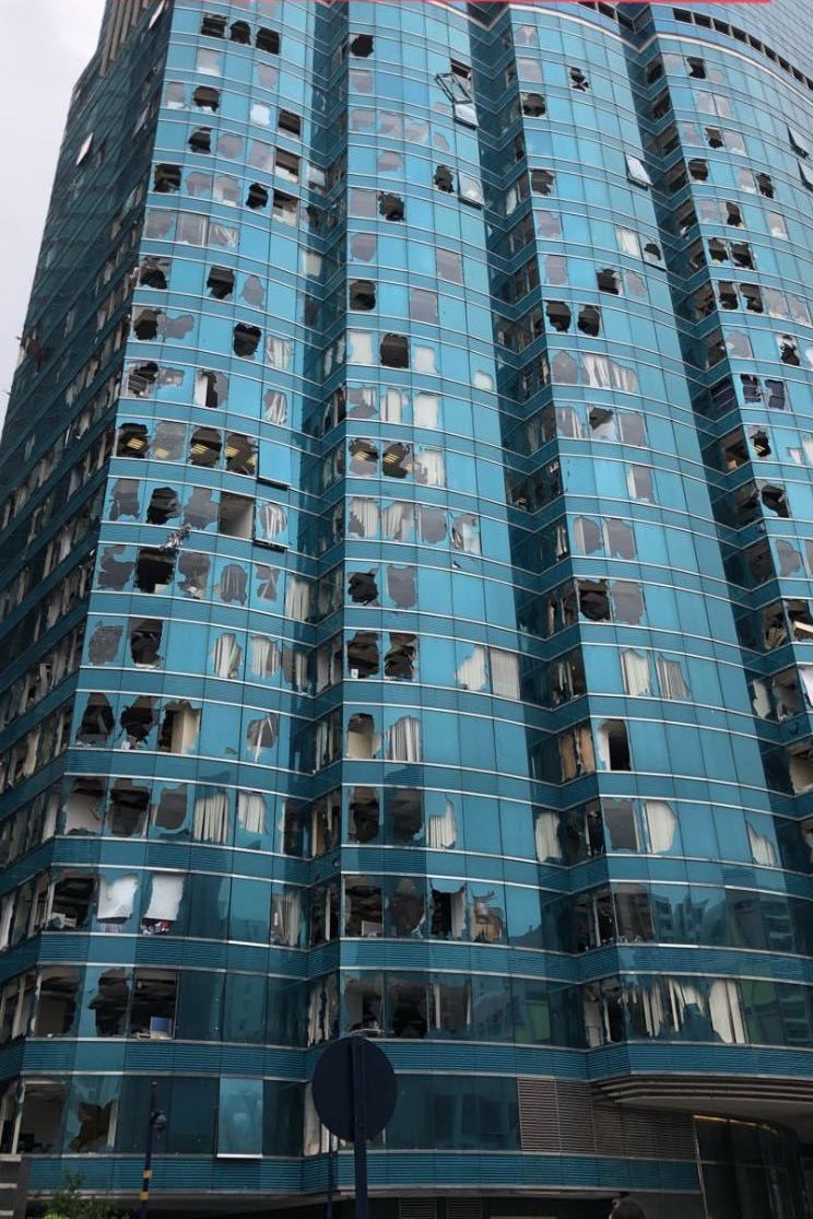 RoamingKeep's tweet photo. Experiencing Supertyphoon Mangkhut in Hong Kong https://t.co/NmDHaHIFvV https://t.co/wJWoklETC8