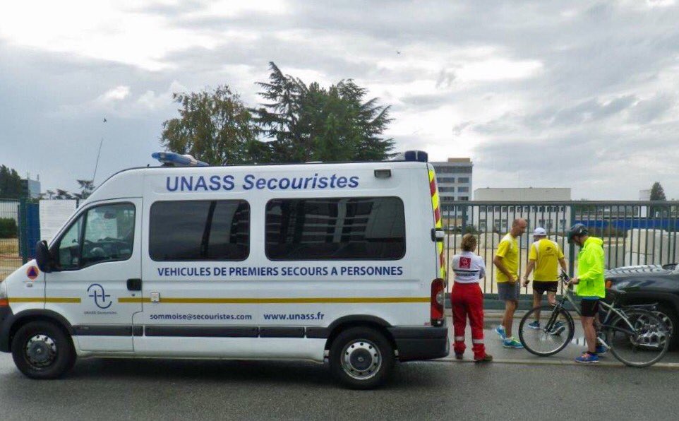 UNASS_fr's tweet photo. #Raid2018  Dernière etape hier entre Guyancourt et Paris Toujours sous l'œil vigilant des Secouristes Bénévoles #UNASS @Telethon_France @portailmalin @GroupeLaPoste @LPNews_IDF @Unass_IdF @UnassSommoise https://t.co/61TOuPs9WK