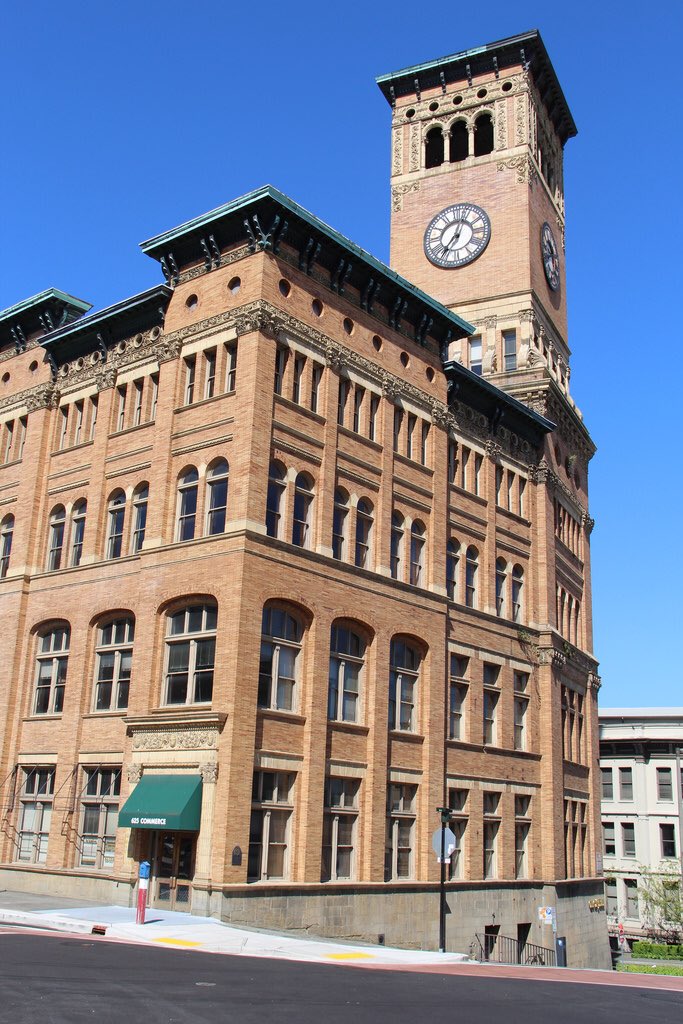 This old city hall building in Tacoma may be getting a makeover soon, and I am really excited about it. Negotiations with the city include a restaurant, bar, offices, apartments, and an event space on top. 

goo.gl/gaRGXb