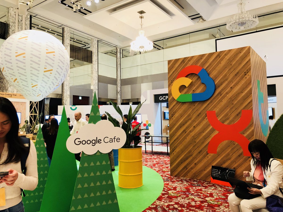 ki_chan_xx's tweet photo. GoogleCloudNEXT1日目✨スポンサー出展〜🙌ビヨンドのカバン、ステッカー、うちわ配ってます🙆‍♀️遊びにきて〜
#GoogleCloudNext18 https://t.co/J2vx11ndUg