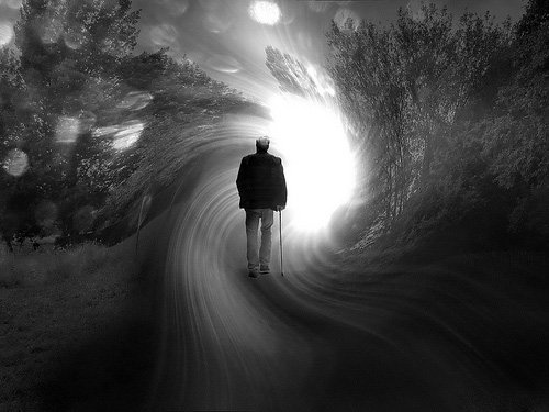 sorridicncausa's tweet image. Il tempo... Un vortice che gira e lascia frammenti 
di ricordi..incertezze..paure..ombre..

#ilSinonimo  #unTemaAlGiorno