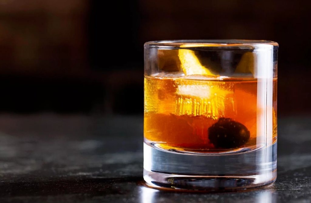 These 5 cocktail bars in #Munich will make you forget all about biergartens: buff.ly/2wMWpfR via <a href="/TastingTable/">Tasting Table</a>