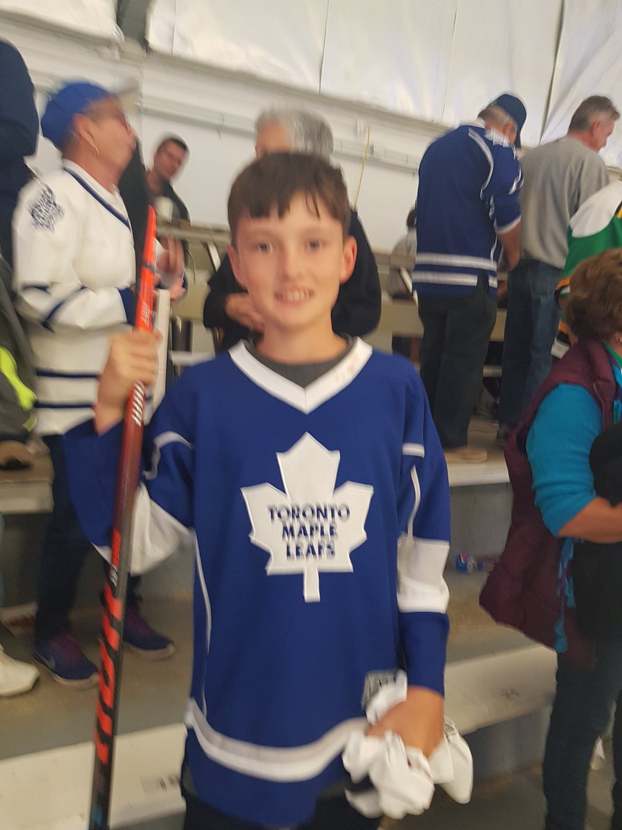 jdobbie19's tweet photo. @ZachHyman thanks for the autographs this morning for my little girls and for handing your stick to this blown away kid from Lucan at the end of the game.  #KraftHockeyville #classy @TinaMerner https://t.co/X1aLjSirhQ