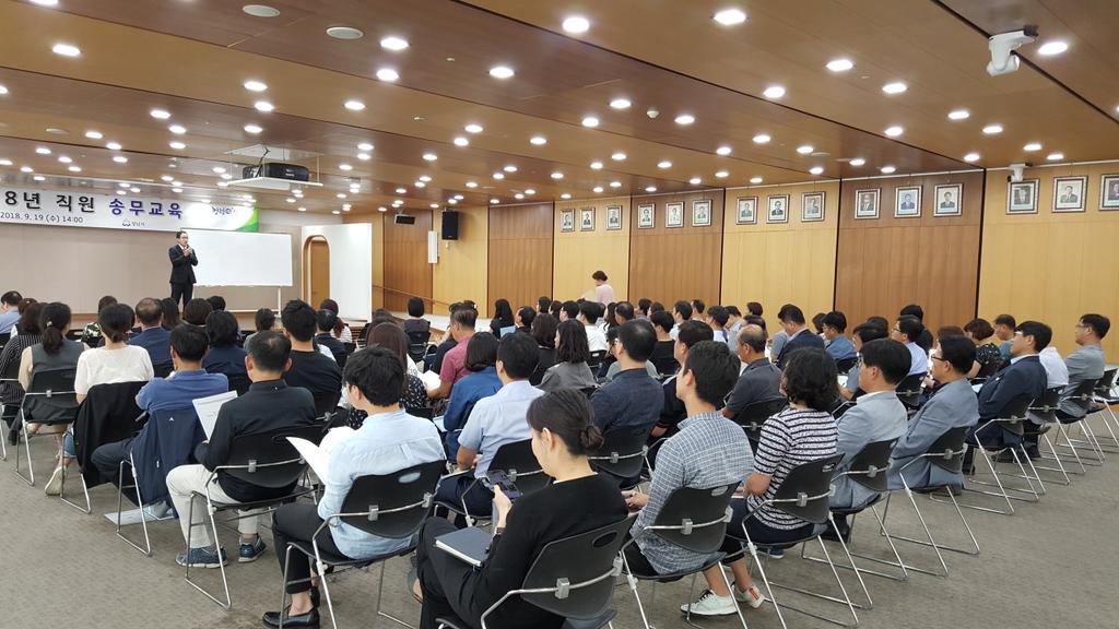 성남시에서는 소송수행자들의 송무능력 향상을 위하여 직원 송무교육을 진행중입니다